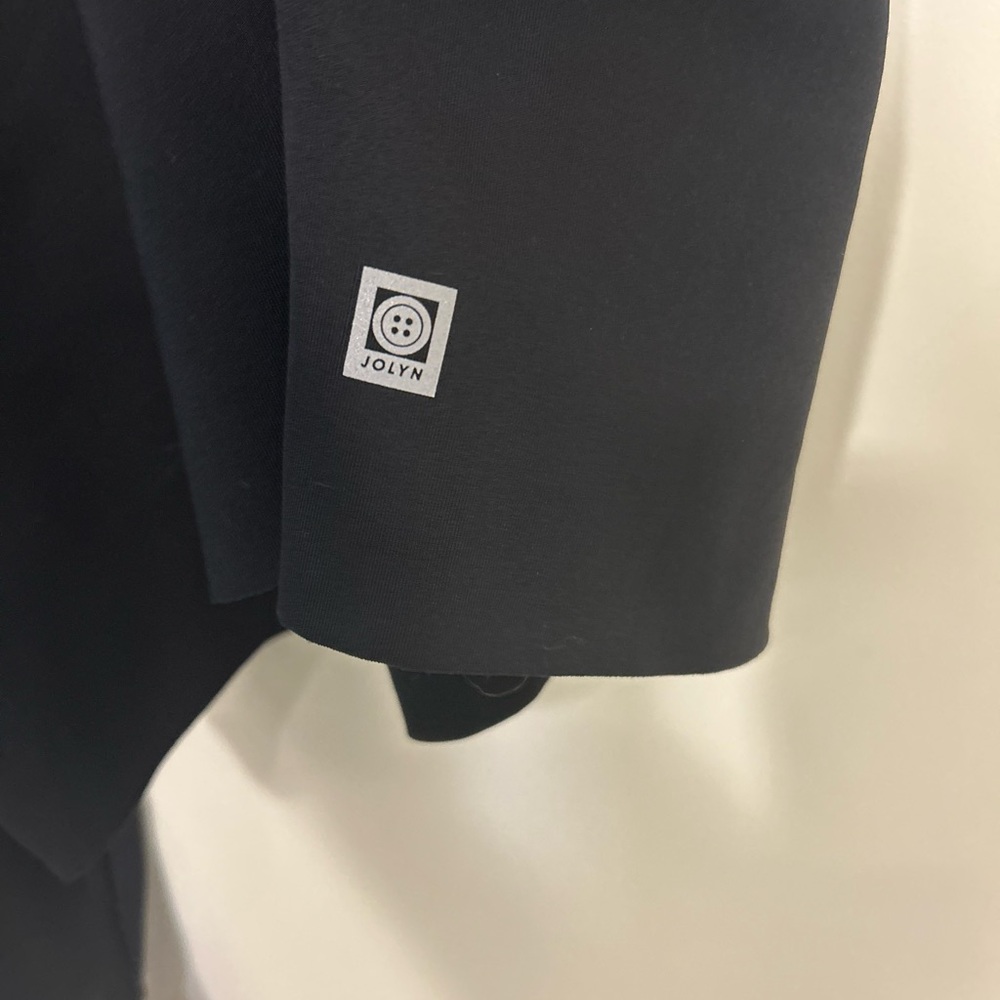 Like New Jolyn x Tiarah Black Cropped Sweatshirt - Picture 12 of 12